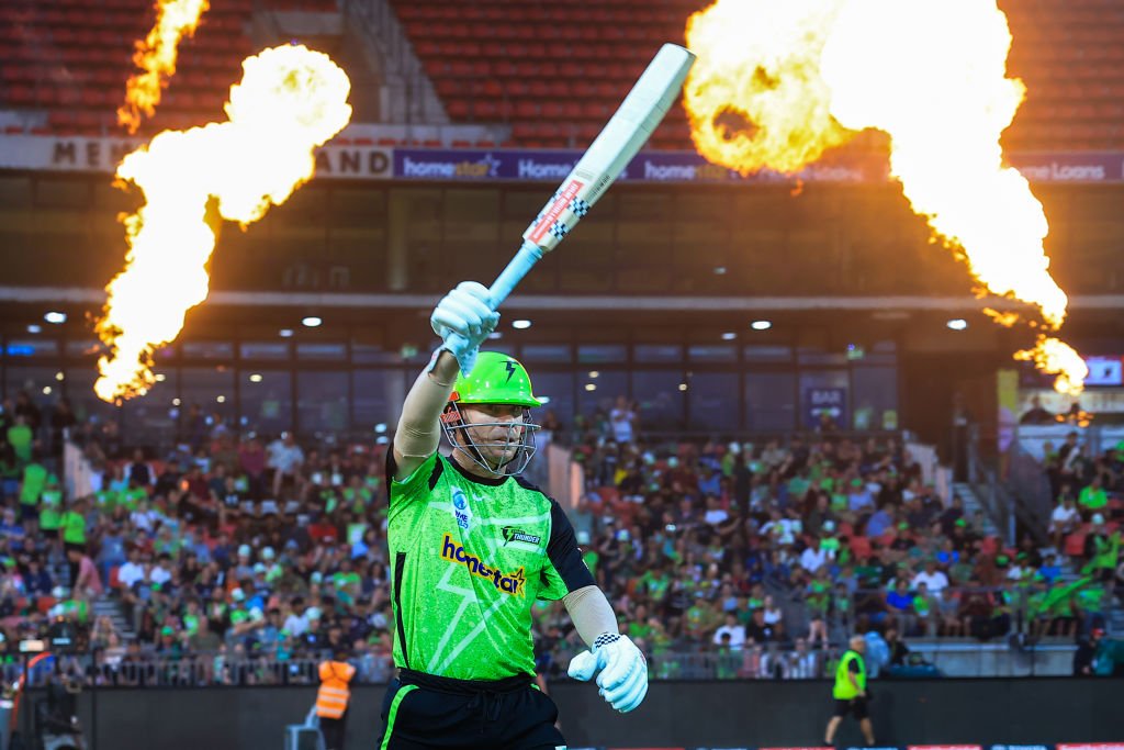 David Warner's Early Dismissal Sets Back Sydney Thunder in BBL Knockout