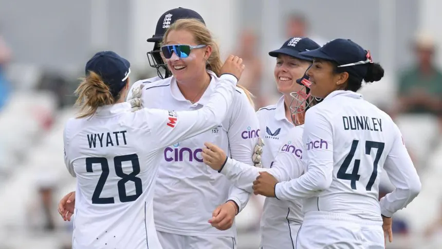 Mandhana Shines, But England’s Spin Choke Keeps India Quiet