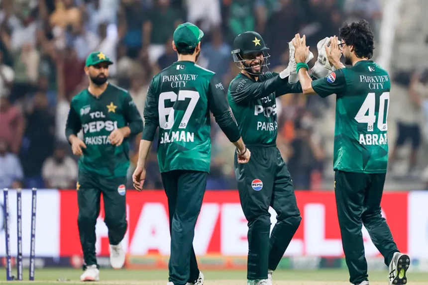 Talat and Nawaz Deliver Under Pressure for Pakistan