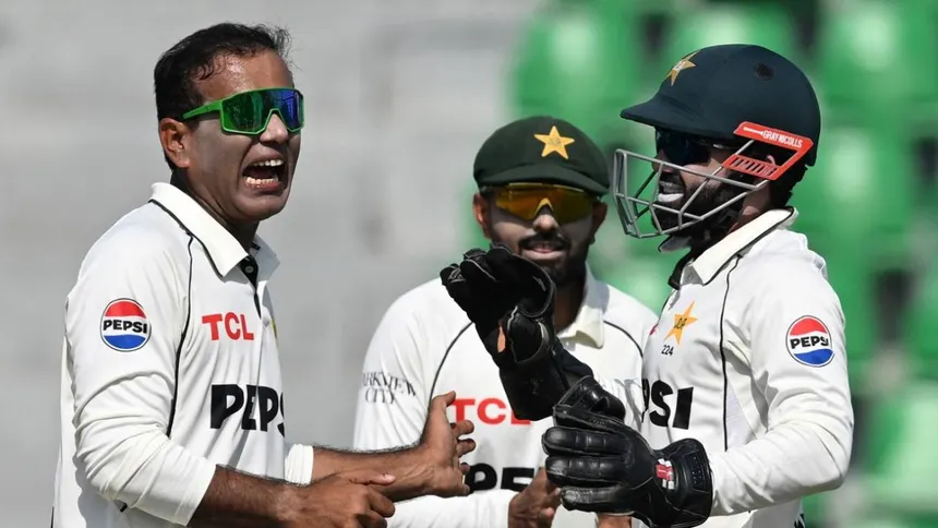 Pakistan Tighten Grip as South Africa Struggle on Day 2