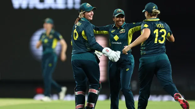 Australia Dominate England to Take Series Lead with 9-Wicket Win