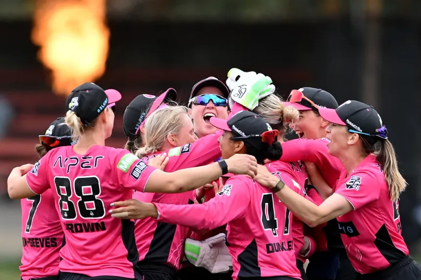 Sydney Sixers Women Hold Their Nerve, Defeat Adelaide Strikers