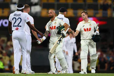 Australia Crush England by 142 Runs to Take 3–0 Ashes Lead