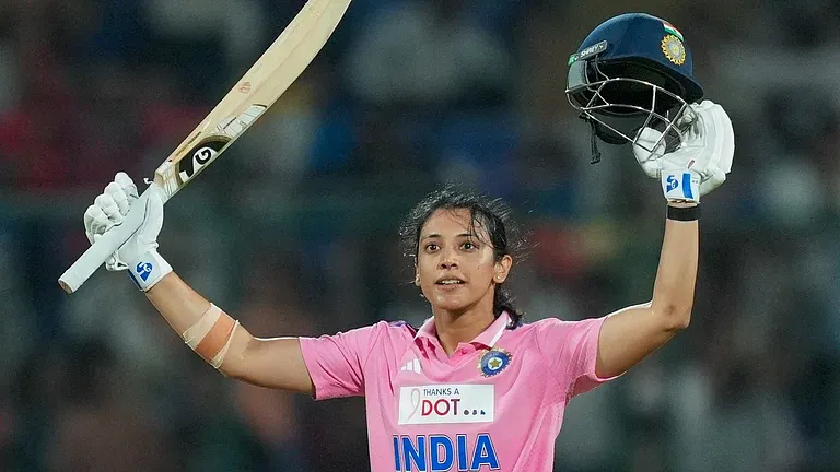 India posted 163/6, with Smriti Mandhana top-scoring with 54