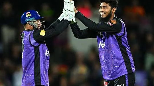 Brisbane Heat Edge Hobart Hurricanes by 3 Runs in BBL Thriller